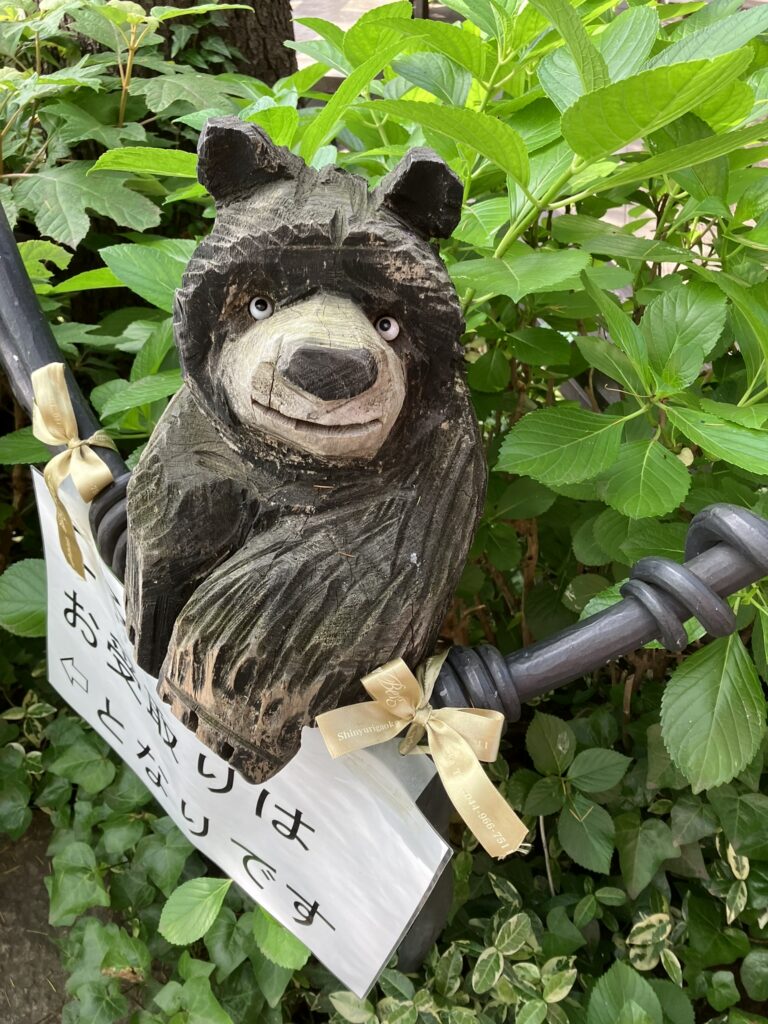 愛嬌のある木彫りの熊